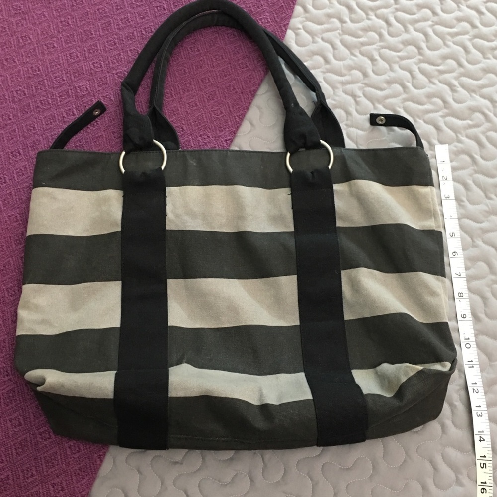 Black and gray large striped canvas tote - Picture 4 of 8